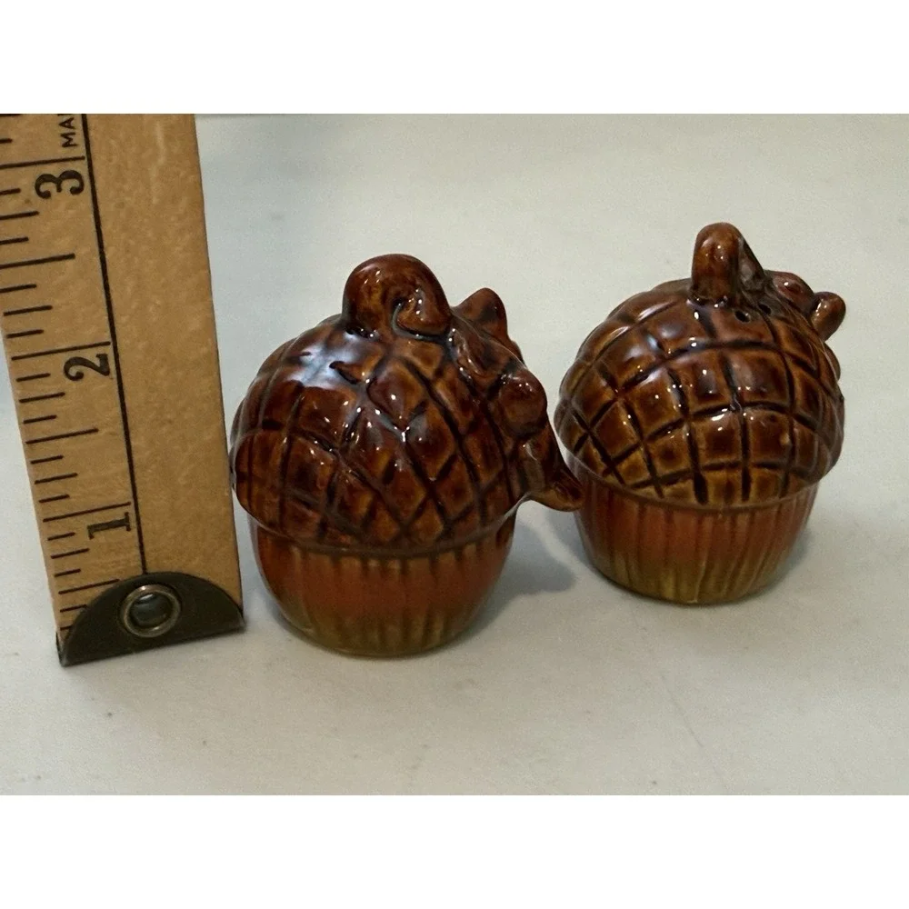 Vintage Autumn Fall Leaves Acorn Salt‎ & Pepper Shakers Acorns